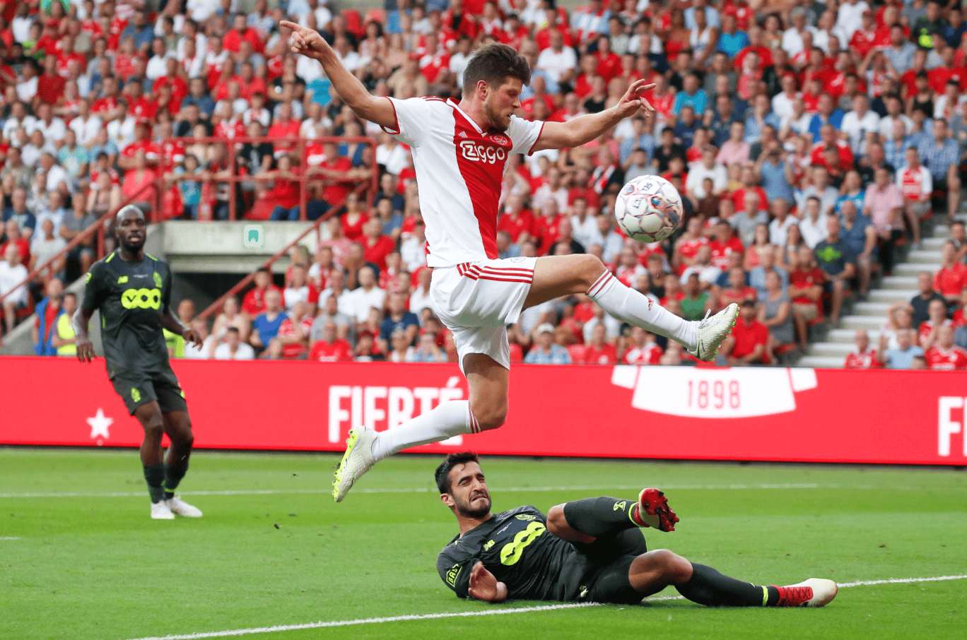 赛后荷甲传出新动向，莱比锡迎来里程碑，管理层表态：气氛紧张，资深球员宣示担当的简单介绍