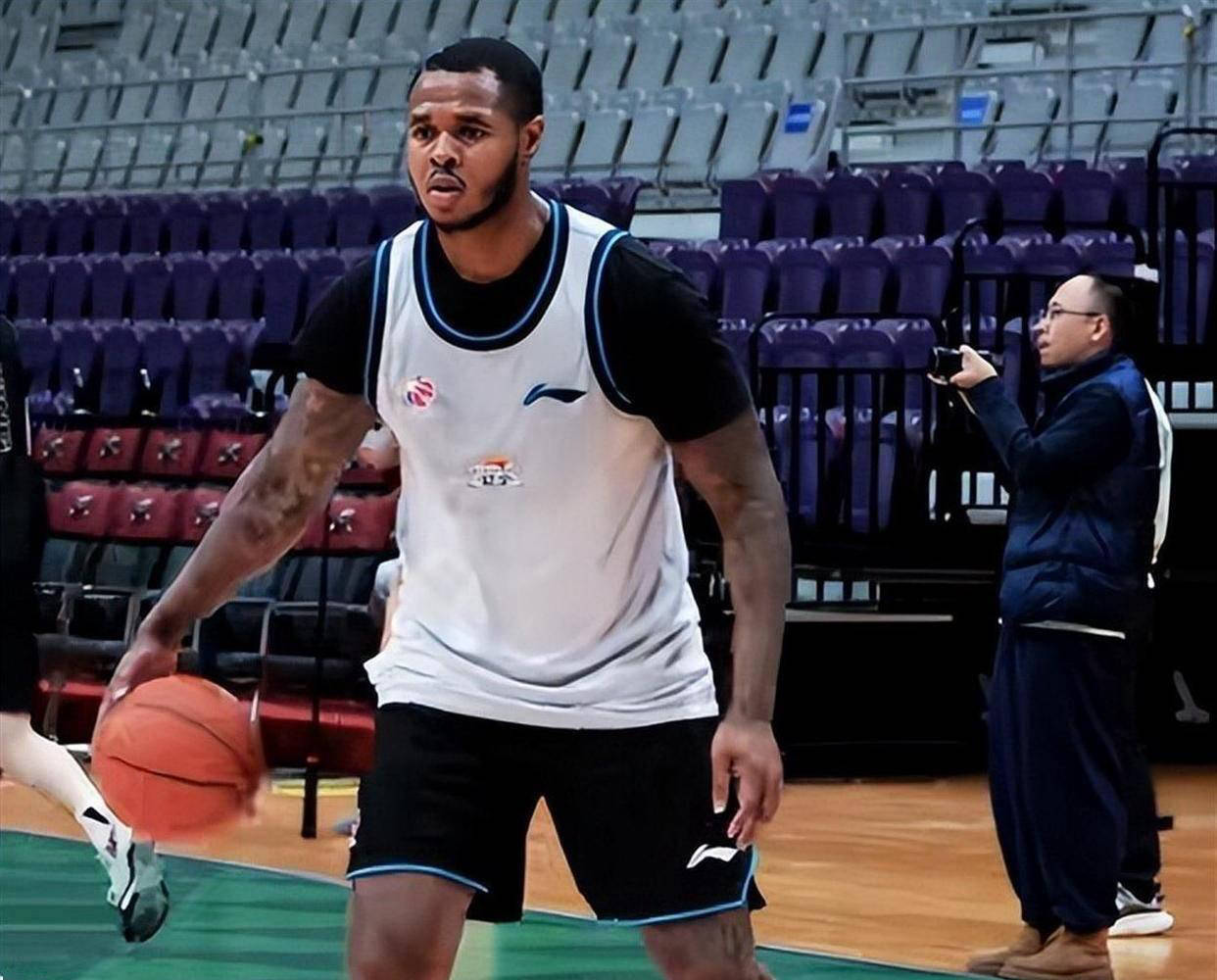 九游体育官网-关于深圳男篮训练开放日，今夜止住颓势引欢呼，欧超杯在即，球队文化再被提及的信息